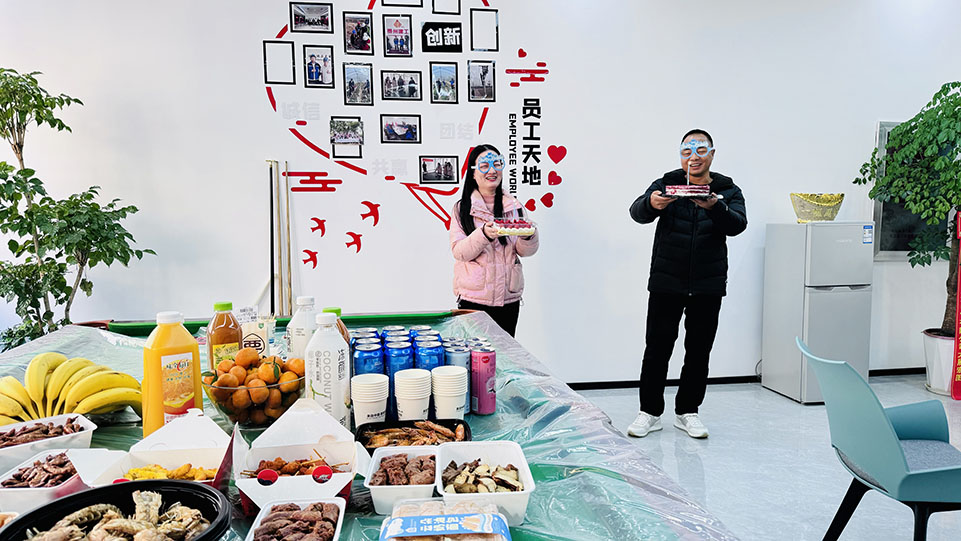 <strong>共慶生辰，攜手同行——boss與美女員工生日茶話會(huì)</strong>